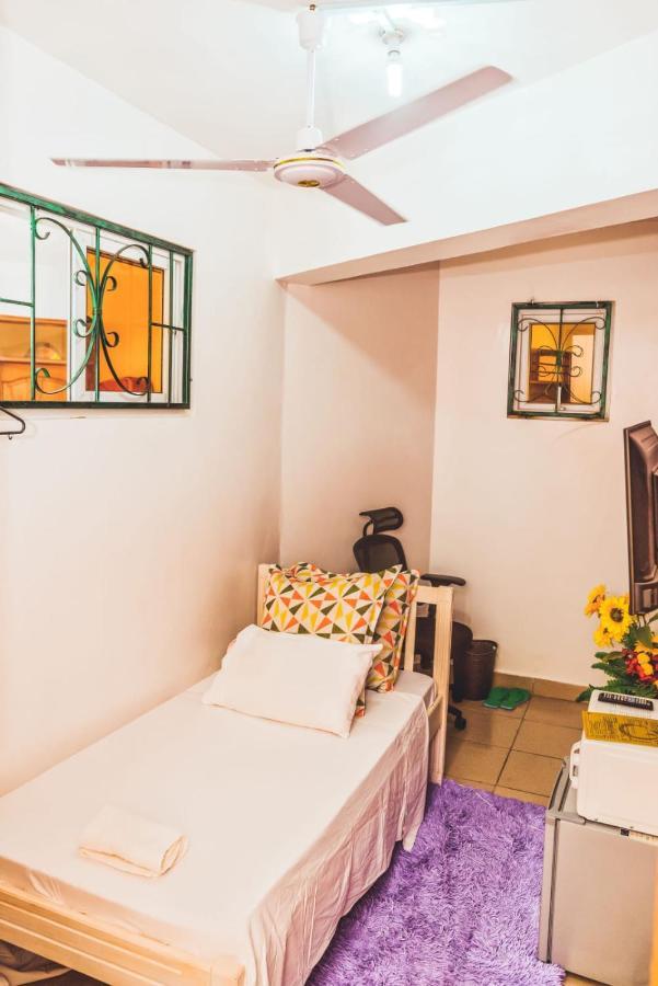 Beach Front Studio Apartment Nyali Beach Bagian luar foto